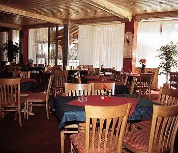 Des Masques 酒店 3*