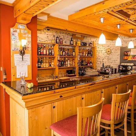 Des Masques מלון